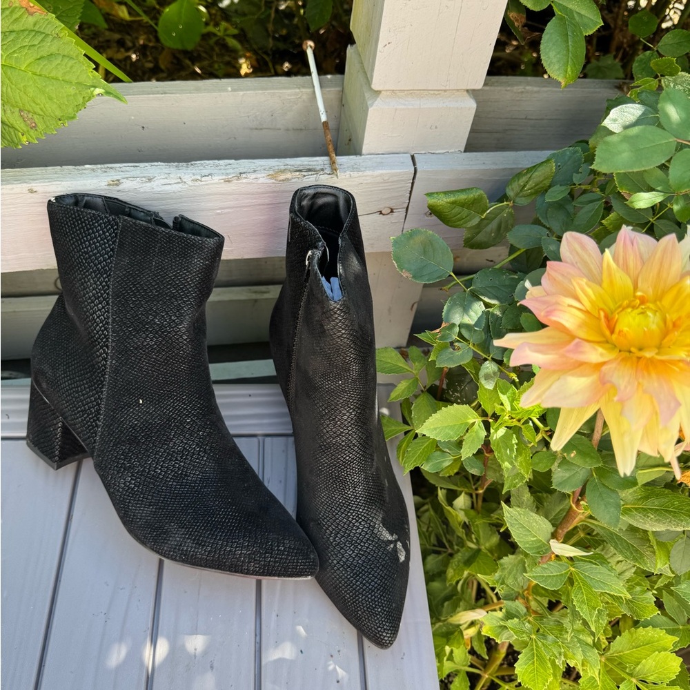 NWT 8.5WW extra wide black booties - Picture 14 of 15